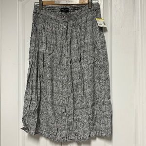 Simply Style Skirt front button Size S